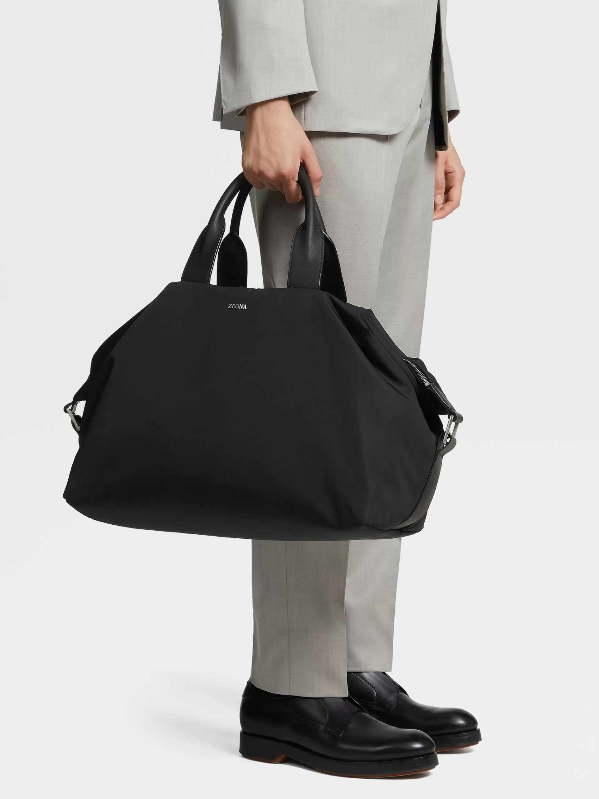 Store ZEGNA Sac De Voyageraglan En Tissu Technique Noir